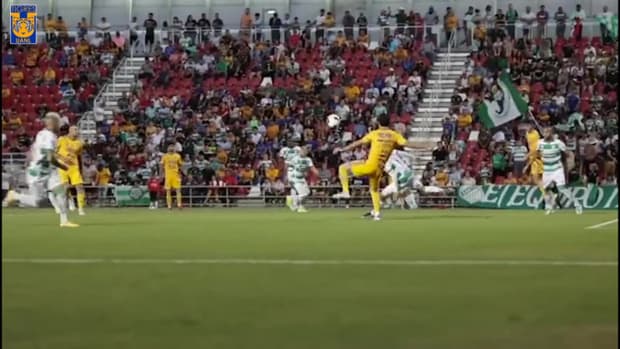 Vigón's classy volley vs Santos Laguna